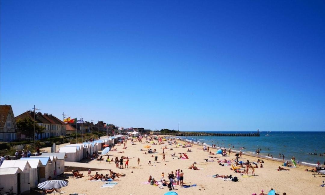 Cap Horn Ensoleille Face Port Apartment Courseulles-sur-Mer Bagian luar foto